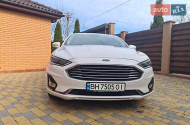 Седан Ford Fusion 2019 в 