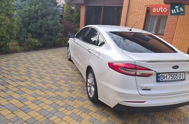 Седан Ford Fusion 2019 в 