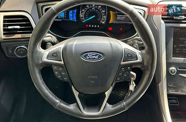 Седан Ford Fusion 2013 в 