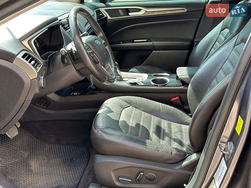 Седан Ford Fusion 2013 в Одесі