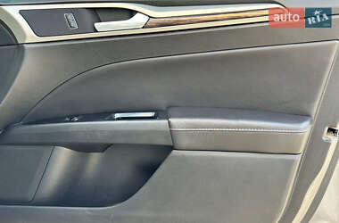 Седан Ford Fusion 2013 в 