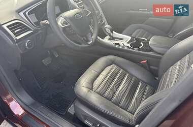 Седан Ford Fusion 2015 в 