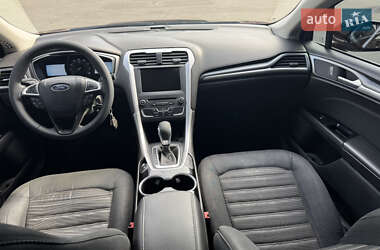 Седан Ford Fusion 2015 в 