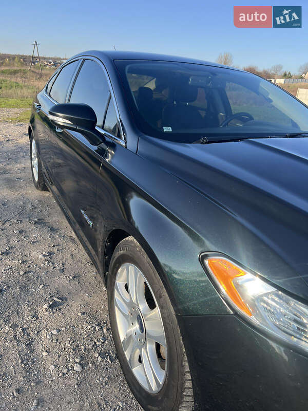 Седан Ford Fusion 2013 в 