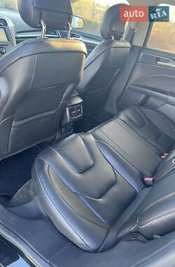Седан Ford Fusion 2013 в 