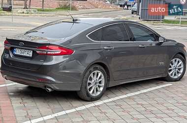 Седан Ford Fusion 2016 в 