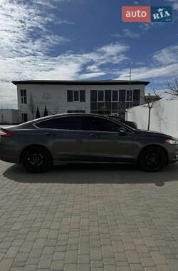 Седан Ford Fusion 2015 в 