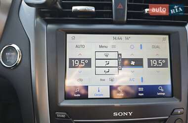 Седан Ford Fusion 2015 в 