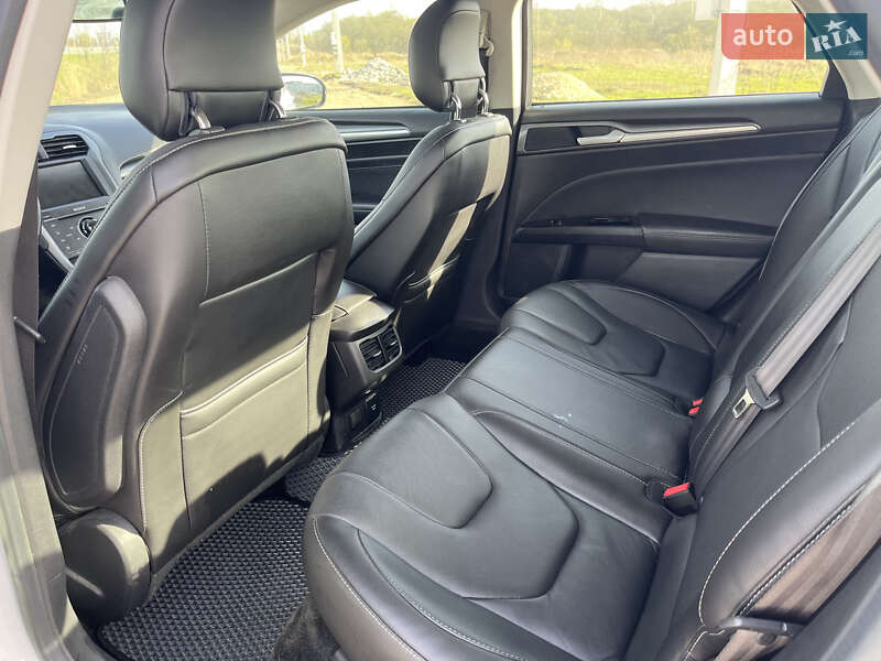 Седан Ford Fusion 2013 в Львове