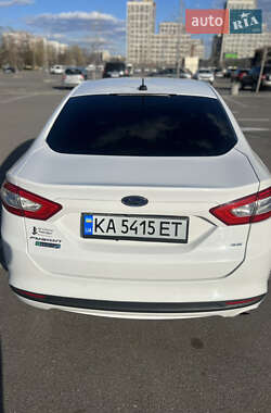 Седан Ford Fusion 2016 в 