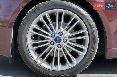 Седан Ford Fusion 2013 в 