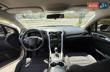 Седан Ford Fusion 2016 в 