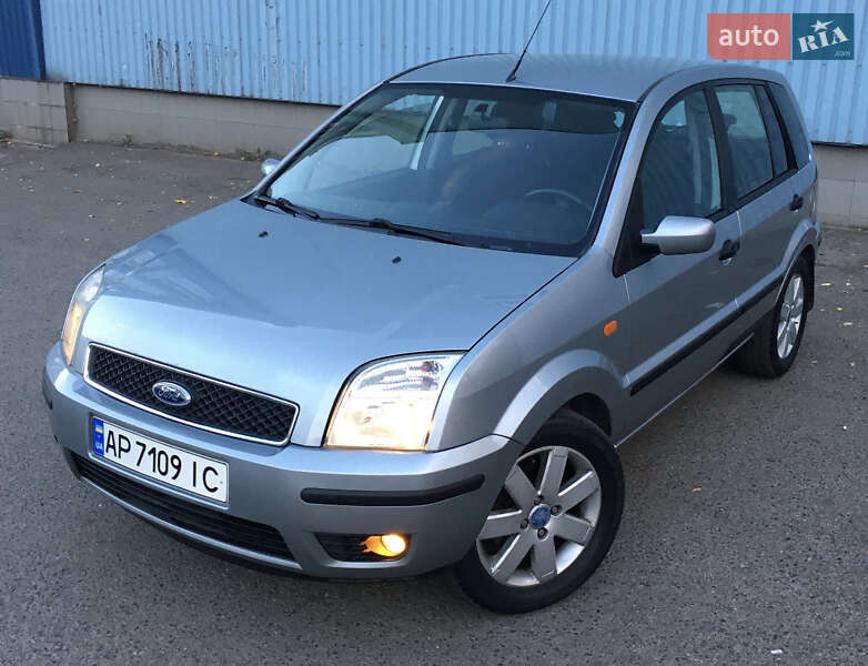 Хэтчбек Ford Fusion 2004 в 