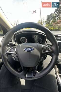 Седан Ford Fusion 2018 в 