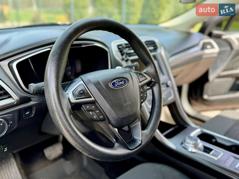 Седан Ford Fusion 2017 в Попельне