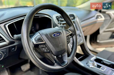 Седан Ford Fusion 2017 в 