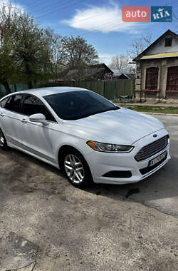 Седан Ford Fusion 2013 в 