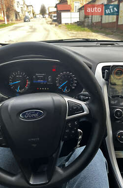 Седан Ford Fusion 2013 в 