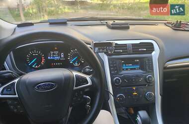 Седан Ford Fusion 2015 в 