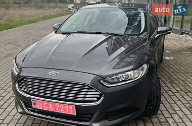 Седан Ford Fusion 2016 в 