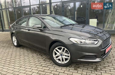 Седан Ford Fusion 2016 в 