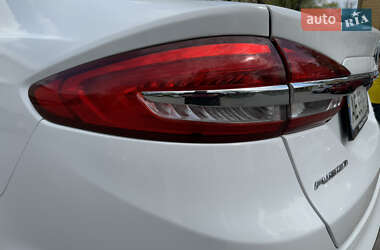 Седан Ford Fusion 2017 в 