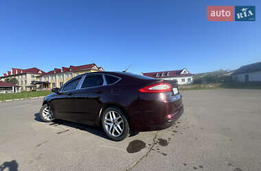 Седан Ford Fusion 2013 в 