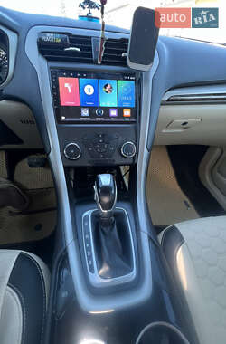 Седан Ford Fusion 2013 в 