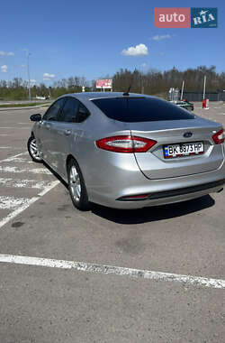 Седан Ford Fusion 2013 в 