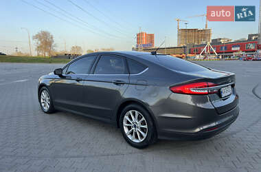 Седан Ford Fusion 2016 в 
