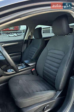 Седан Ford Fusion 2016 в 