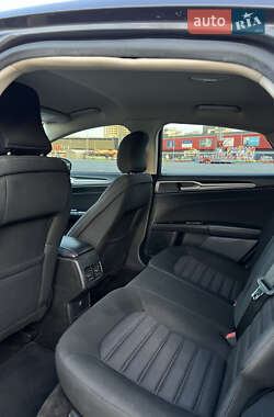 Седан Ford Fusion 2016 в 