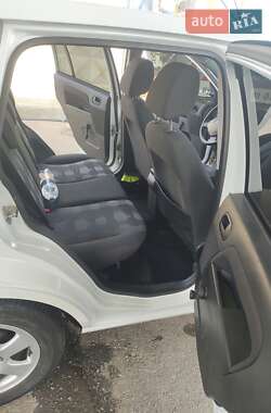 Хэтчбек Ford Fusion 2008 в 