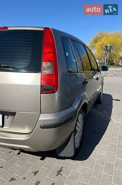 Хэтчбек Ford Fusion 2003 в 