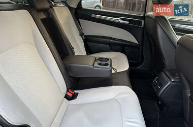 Седан Ford Fusion 2020 в 