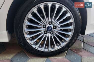 Седан Ford Fusion 2015 в 