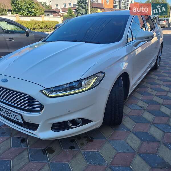 Седан Ford Fusion 2015 в 