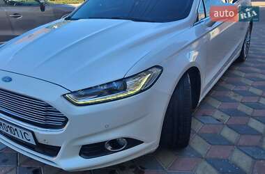 Седан Ford Fusion 2015 в 