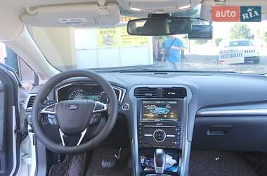Седан Ford Fusion 2015 в 