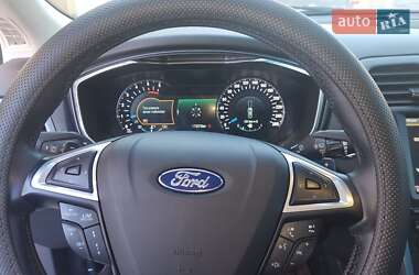 Седан Ford Fusion 2015 в 