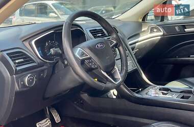 Седан Ford Fusion 2016 в 