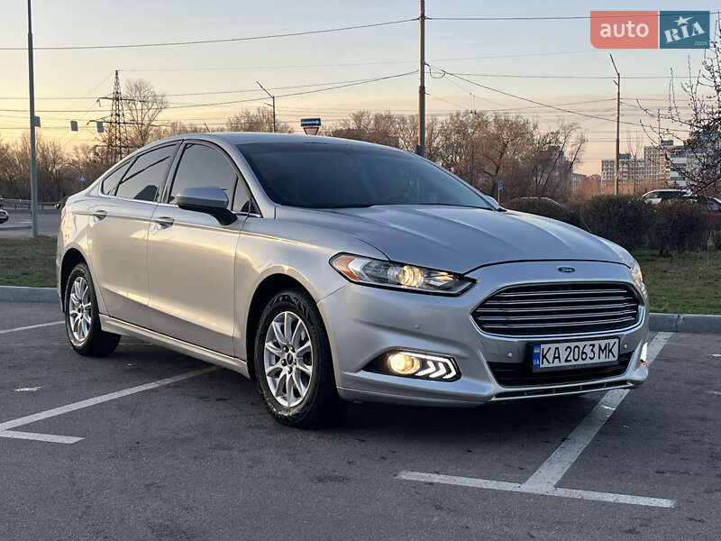 Седан Ford Fusion 2015 в 
