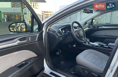Седан Ford Fusion 2015 в 