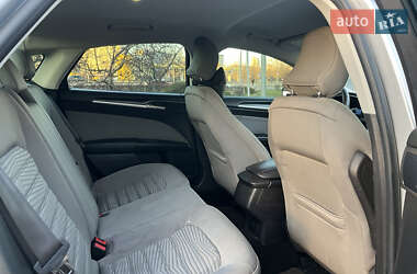 Седан Ford Fusion 2015 в 