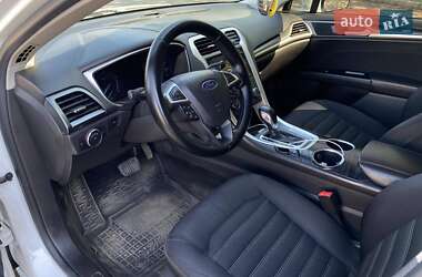 Седан Ford Fusion 2013 в 