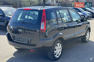 Хэтчбек Ford Fusion 2011 в 