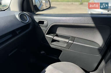 Хэтчбек Ford Fusion 2011 в 