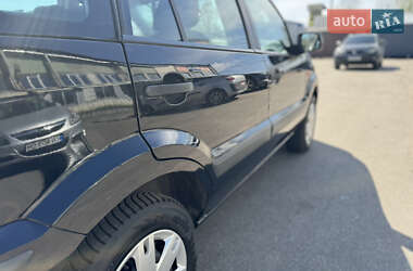 Хэтчбек Ford Fusion 2011 в 