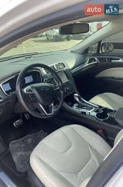 Седан Ford Fusion 2014 в 