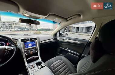 Седан Ford Fusion 2016 в 